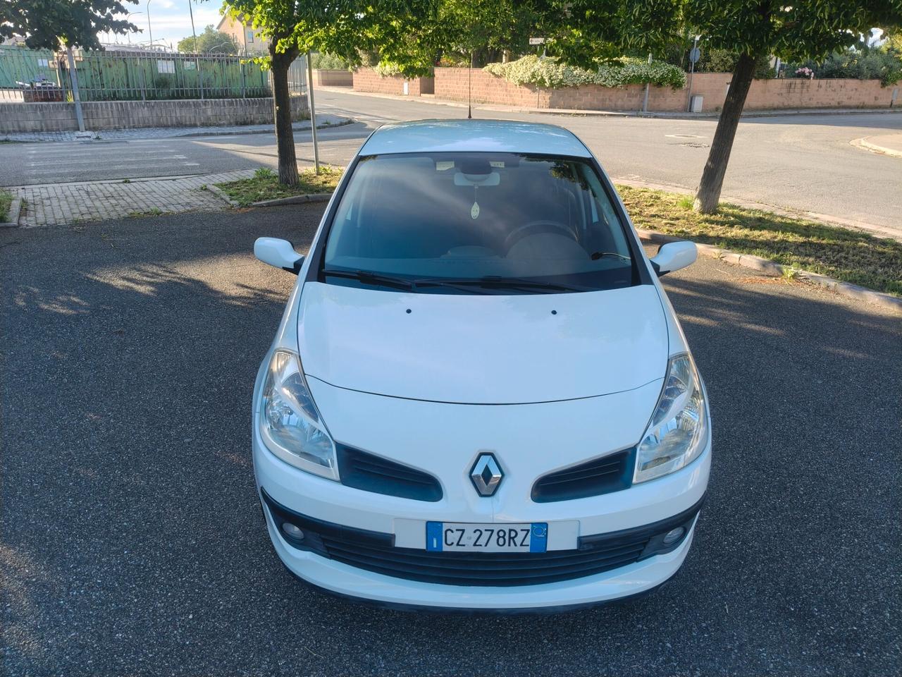 Renault Clio 1.6 5 porte SOLAMENTE 61.000 KM