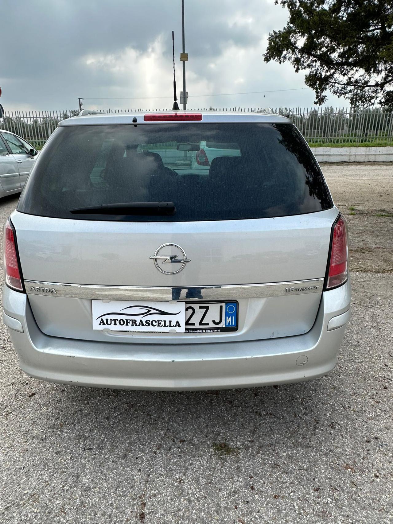 Opel Astra 1.6 16V Twinport 5 porte Cosmo