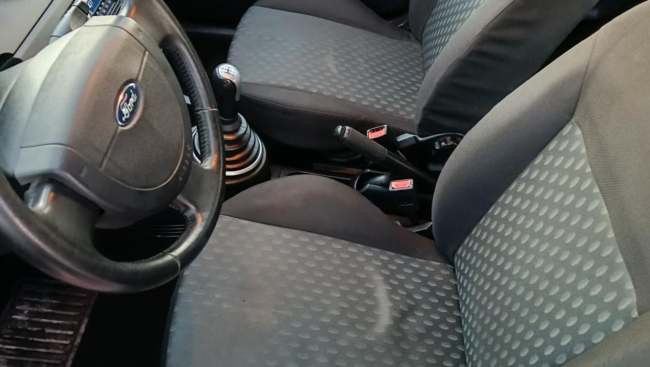 FORD FIESTA 1.2 BENZ -2005