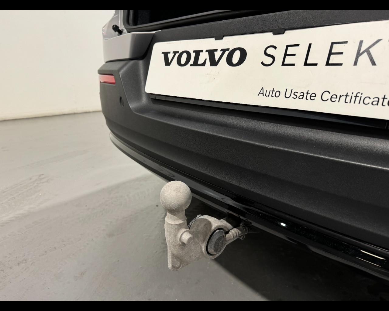 VOLVO XC40 B3 GEARTRONIC PLUS DARK