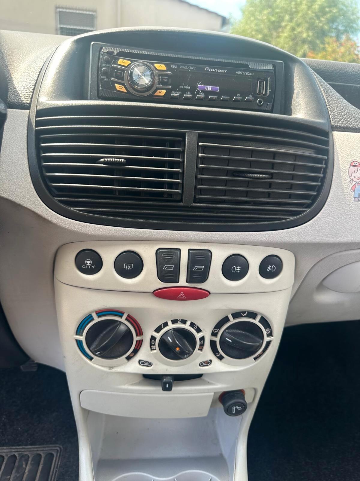 Fiat Punto 1.2 16V 3 porte Dynamic-2004