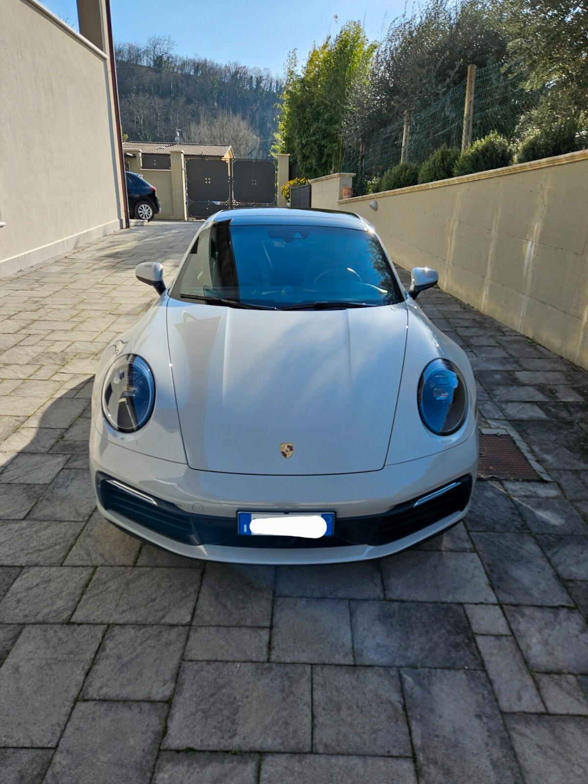 Porsche 911 Carrera 992 4