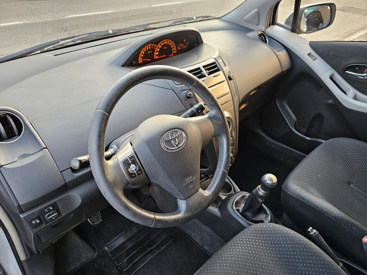 Toyota Yaris 1.0 69cv 5 Porte Sol*Pdc*Neopatentati*