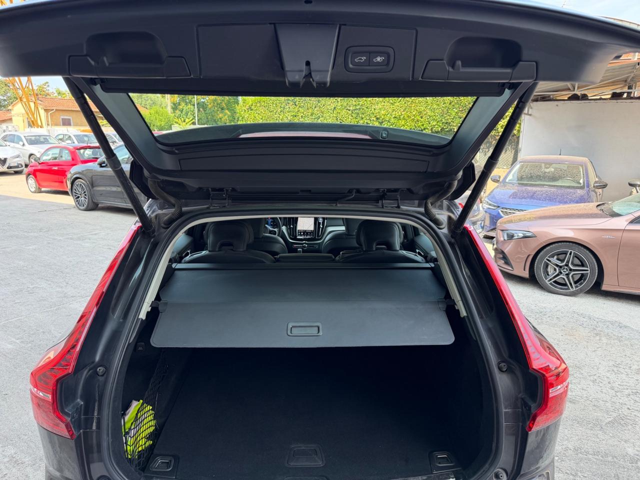 Volvo XC 60 XC60 B4 (d) automatico Plus Dark