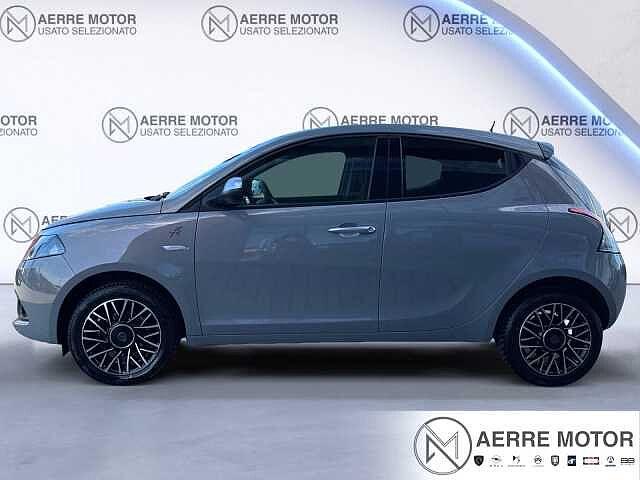 Lancia Ypsilon 1.0 FireFly Hybrid Alberta Ferretti
