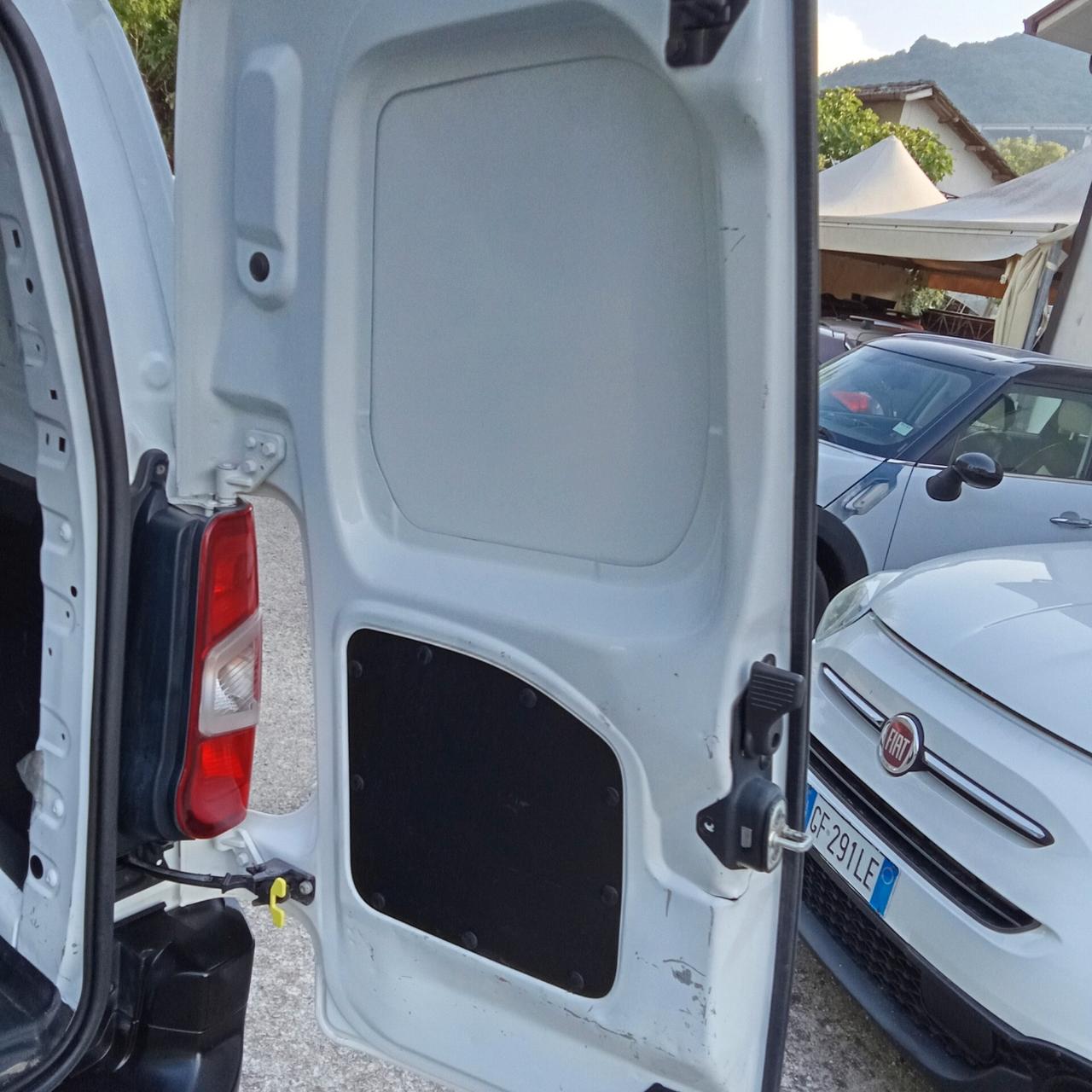 Citroen Berlingo BlueHDi 75 Van 3 posti 019