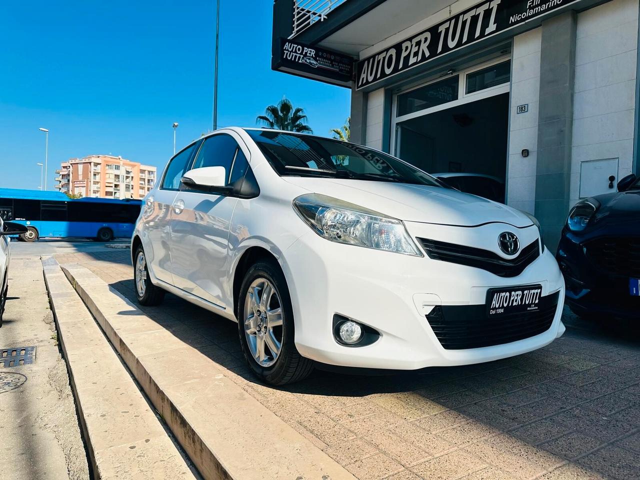 Toyota Yaris 1.0 5 porte Active Neopatentati