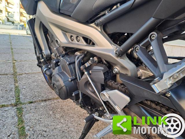YAMAHA MT-09 .