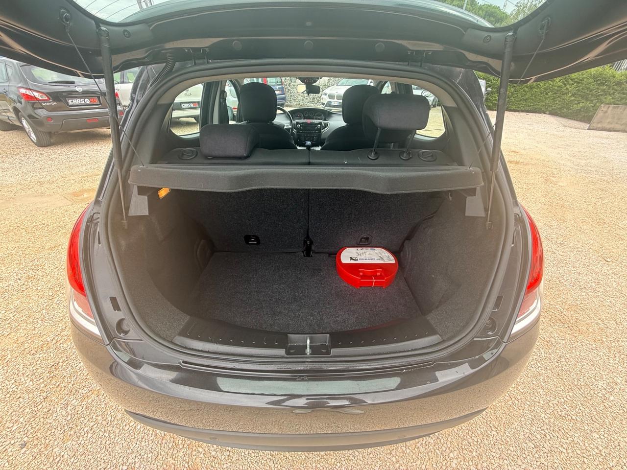 Lancia Ypsilon 0.9 TwinAir 85 CV 5 porte S&S Platinum