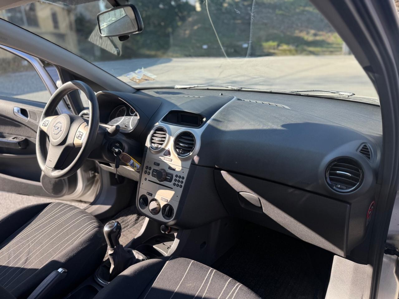 Opel Corsa 1.2 benzina 5 porte con soli 27.000 km 1 pro