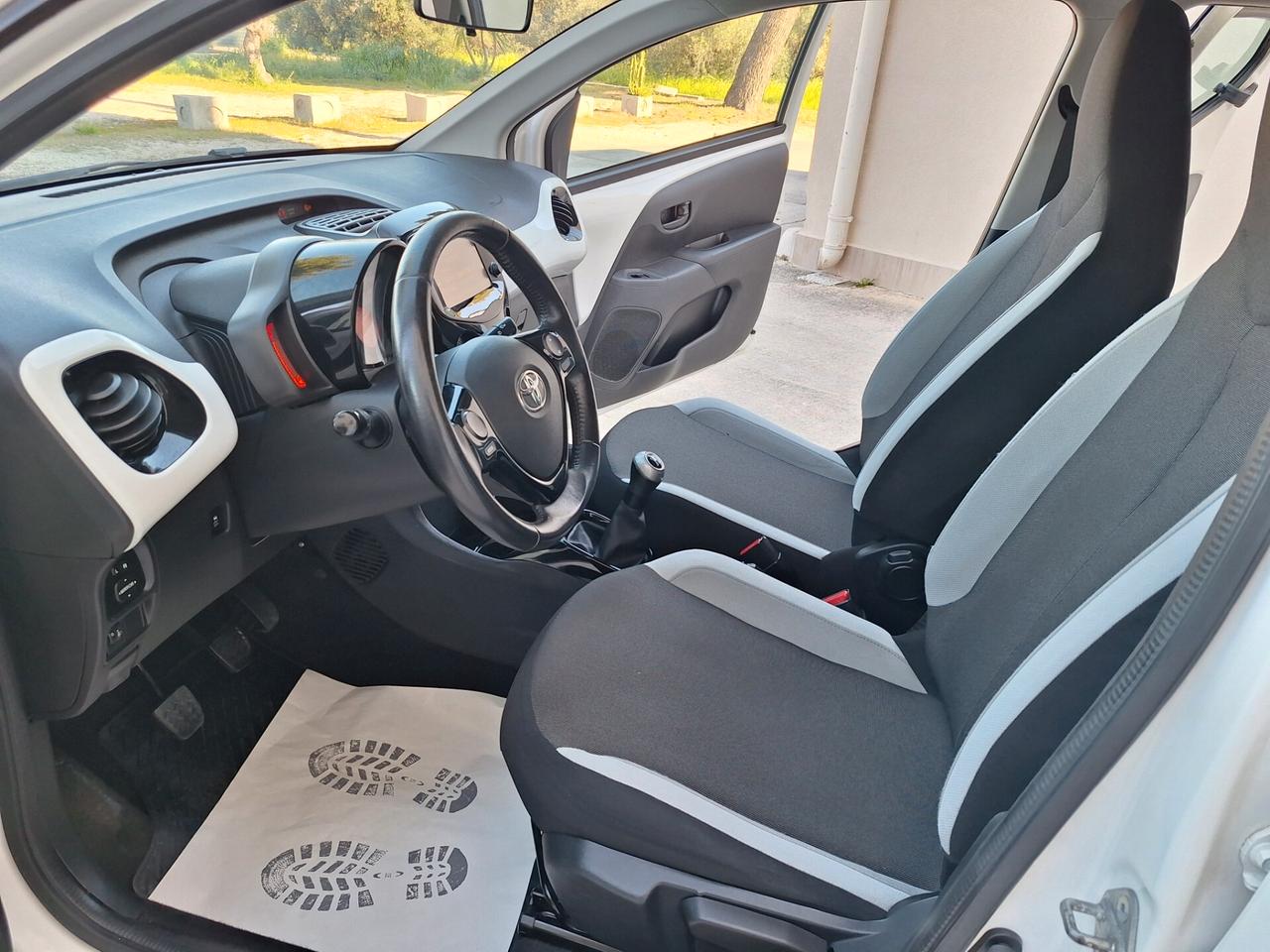 Toyota Aygo 1.0 69 CV 5 porte x-play RETROCAMERA FULL