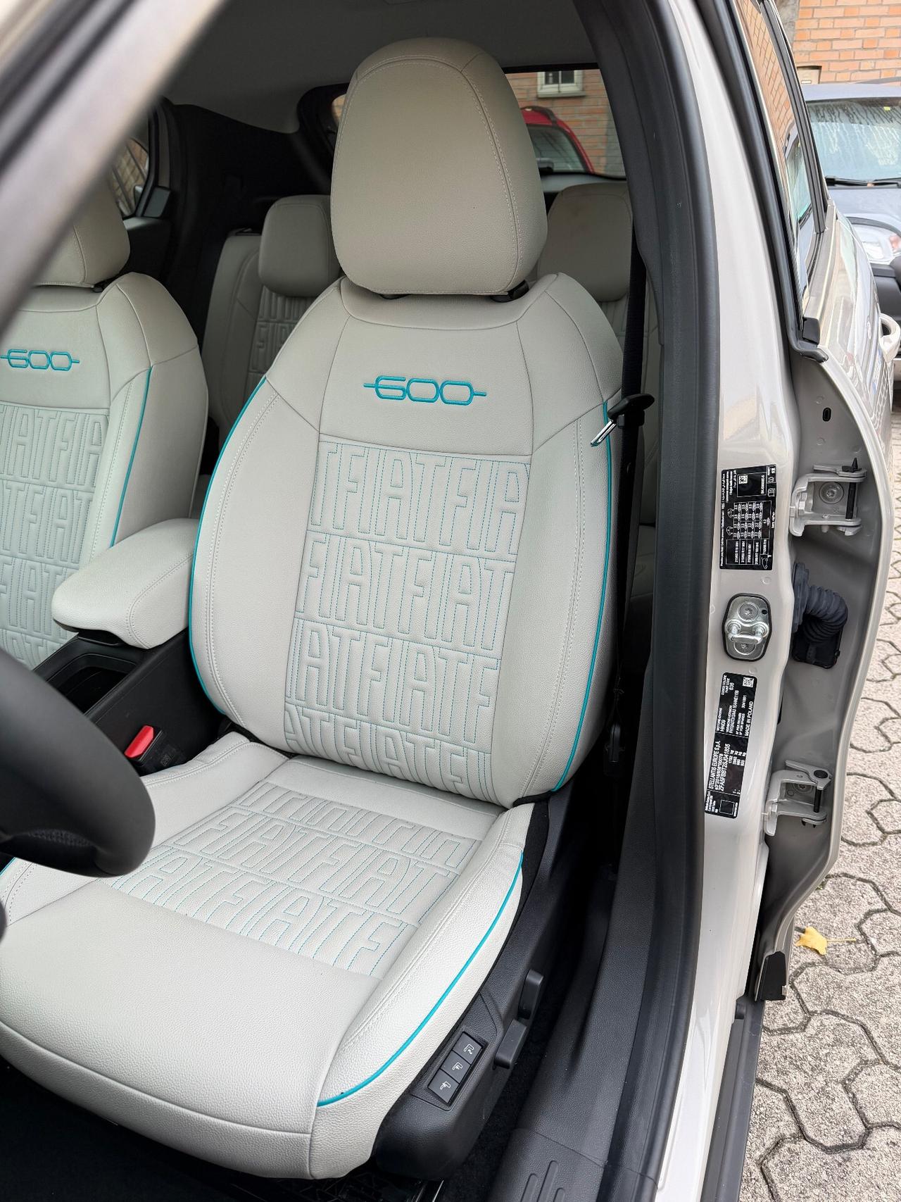 Fiat 600 Hybrid 100 CV DCT MHEV La Prima