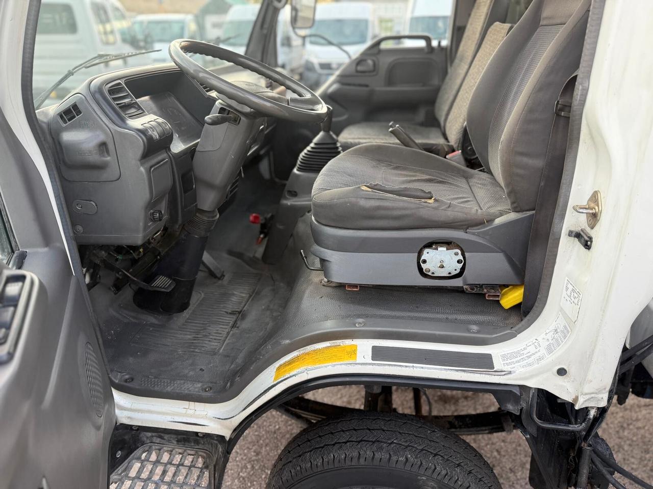 ISUZU NPR69L CON GRU BONFIGLIOLI