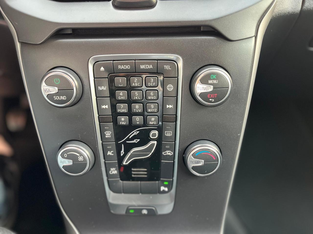 Volvo V40 D2 MOMENTUM