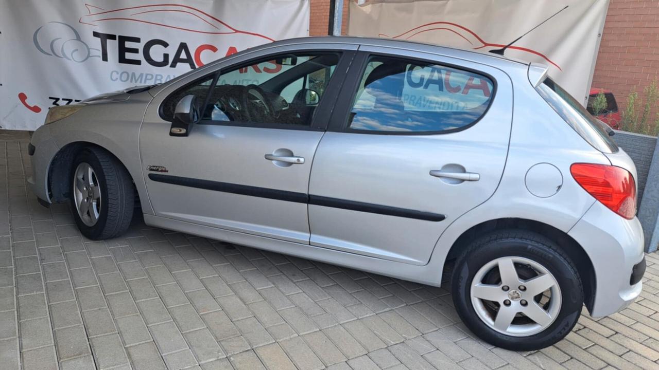Peugeot 207 1.4 8V 75CV 5p. ONE Line