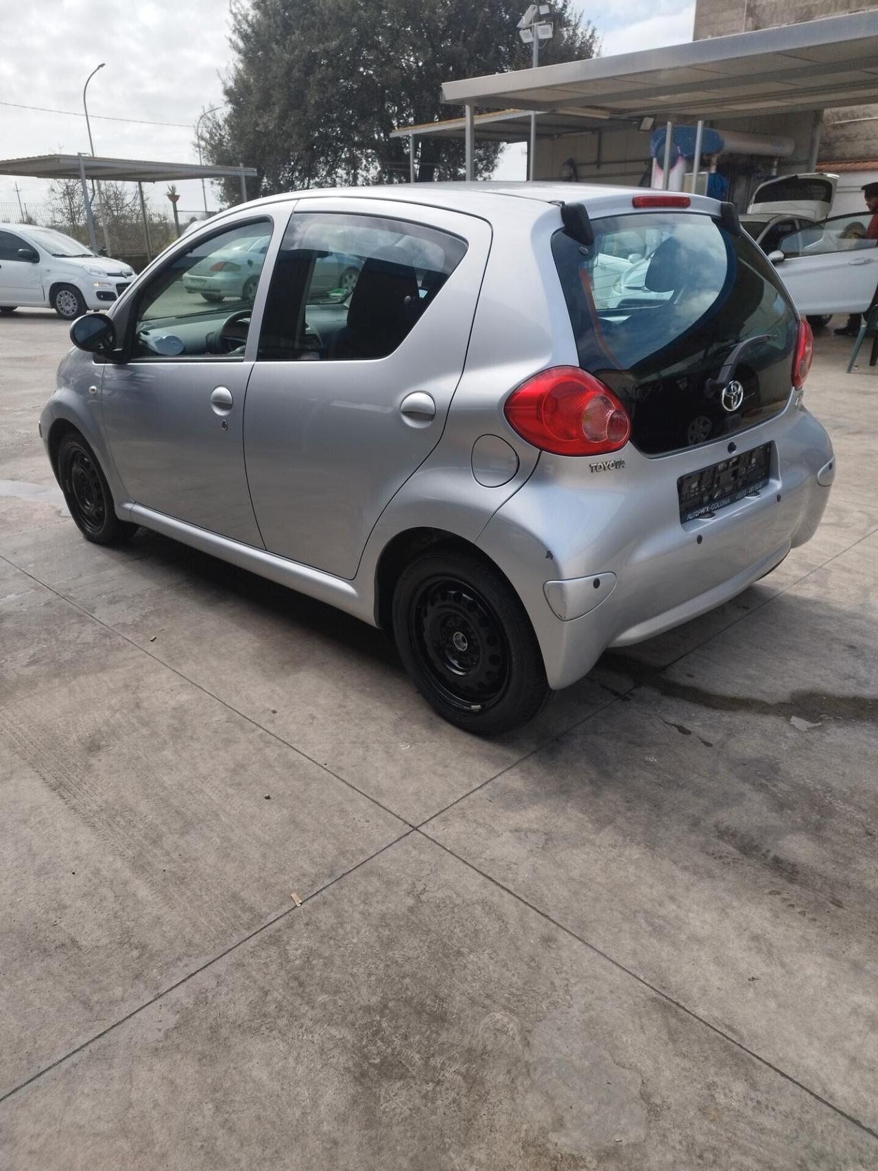 Toyota Aygo 1.0 12V VVT-i 5 porte Sol
