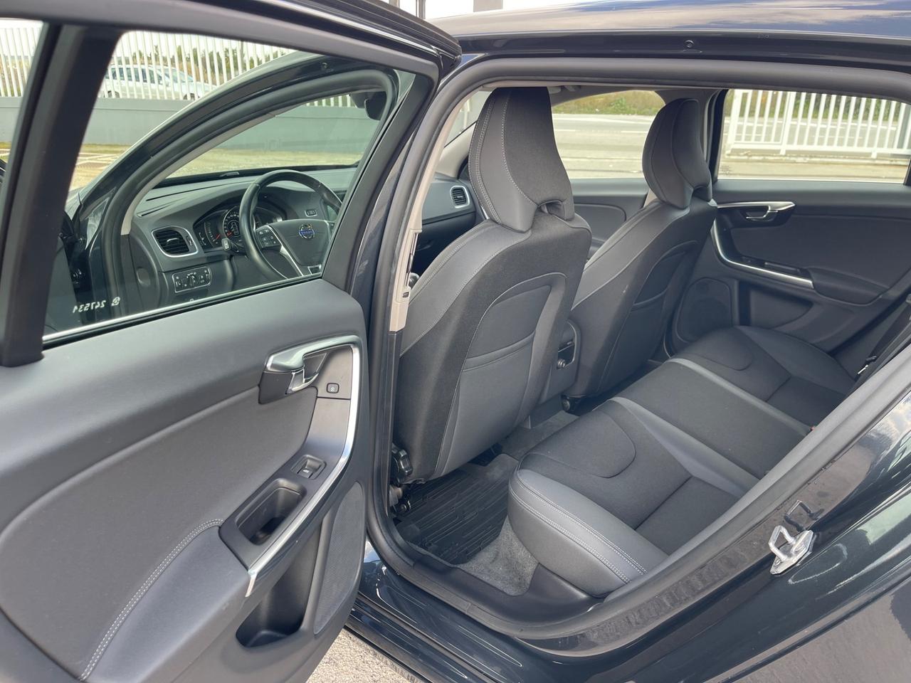 VOLVO V60 2.0 D3 136CV MANUALE FULL NEW MY15