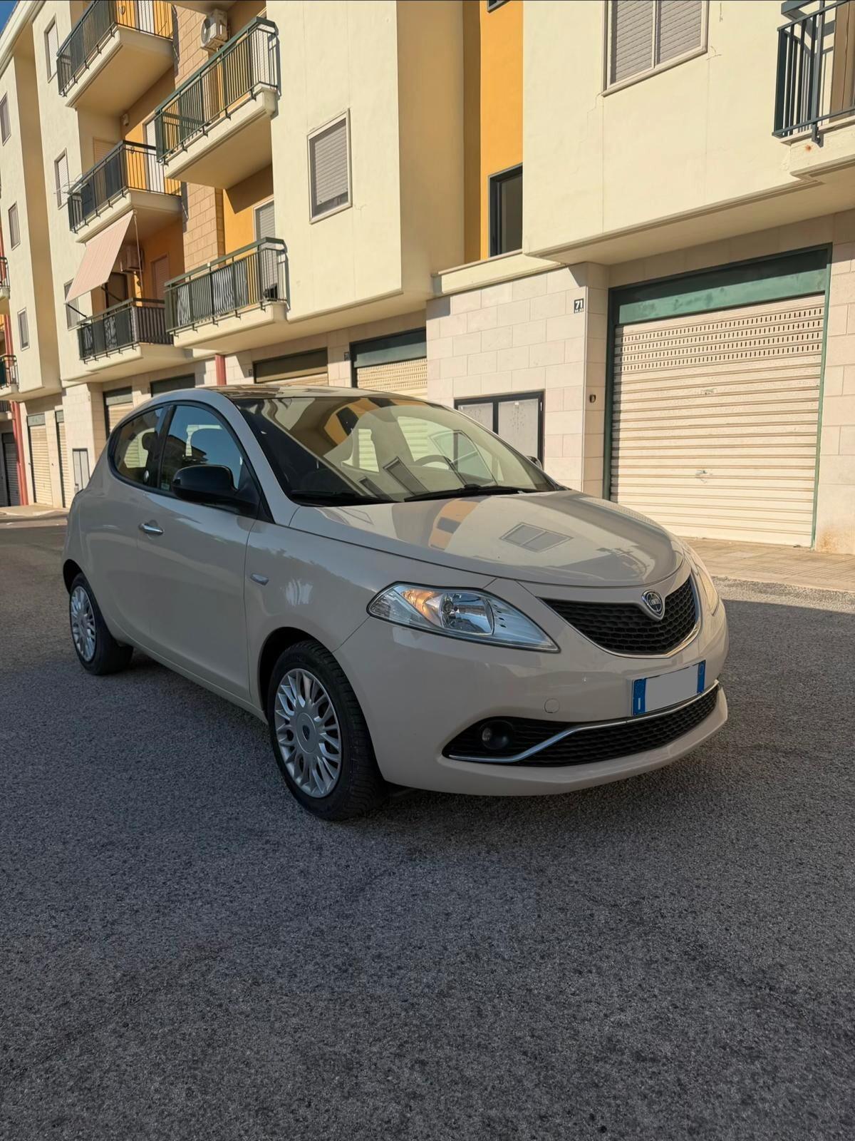Lancia Ypsilon 1.2 69 CV 5 porte GPL Ecochic Gold