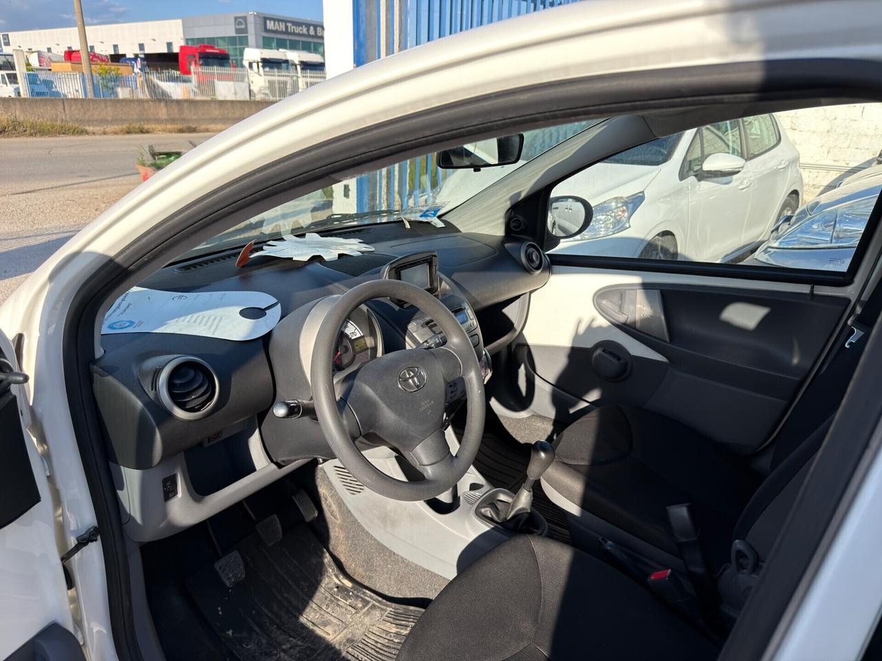 Toyota Aygo 1.0 5 porte Now Connect “NAVI”