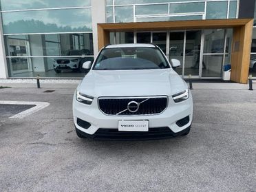 VOLVO - XC40 - T2 Momentum Core