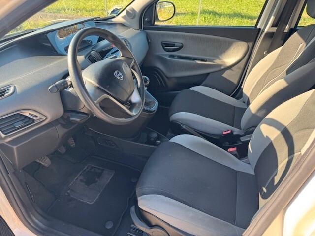 Lancia Ypsilon 1.2 benzina ok neopatentati