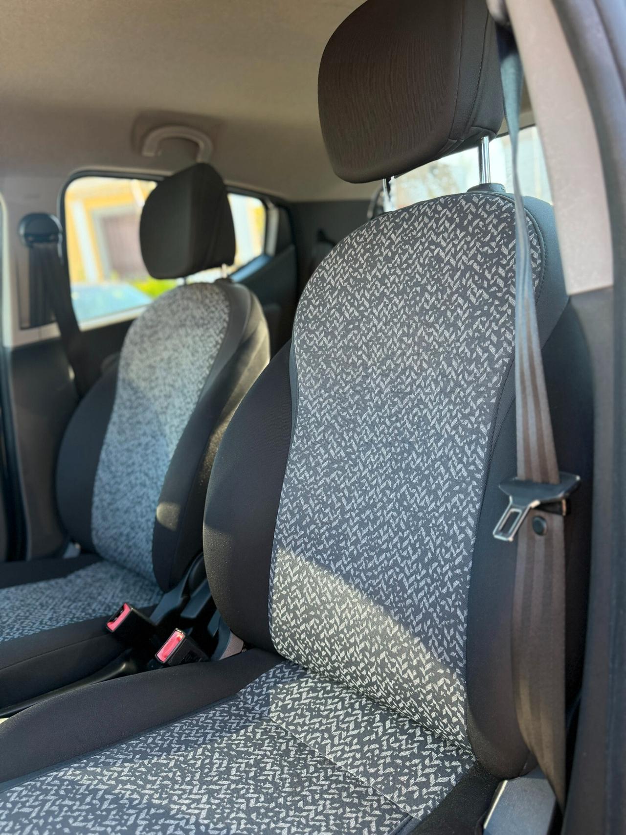 Lancia Ypsilon 1.0 FireFly 5 porte S&S Hybrid Ecochic Silver