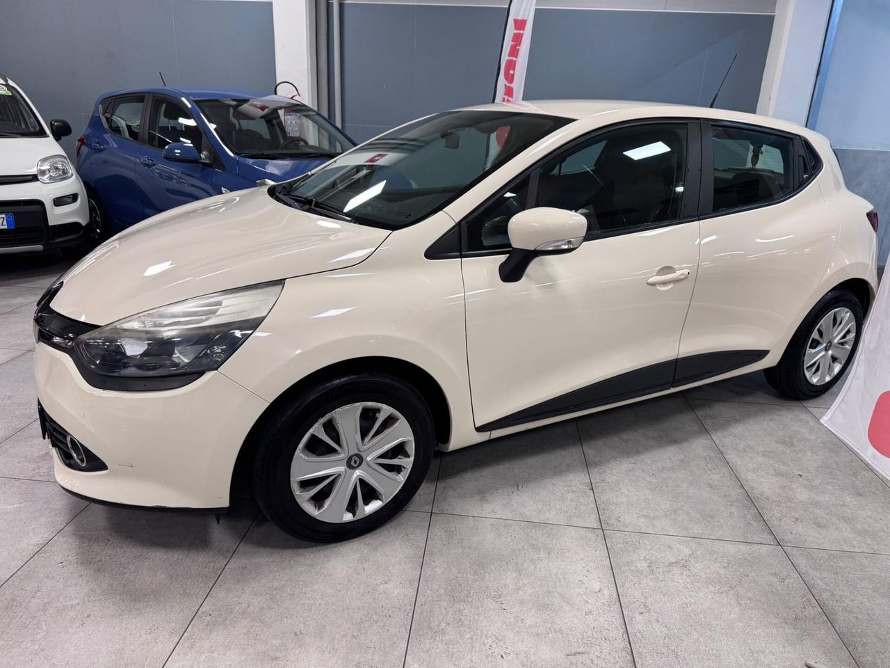 Renault Clio 1.2 75CV 5 porte Live Ok Neopatentati