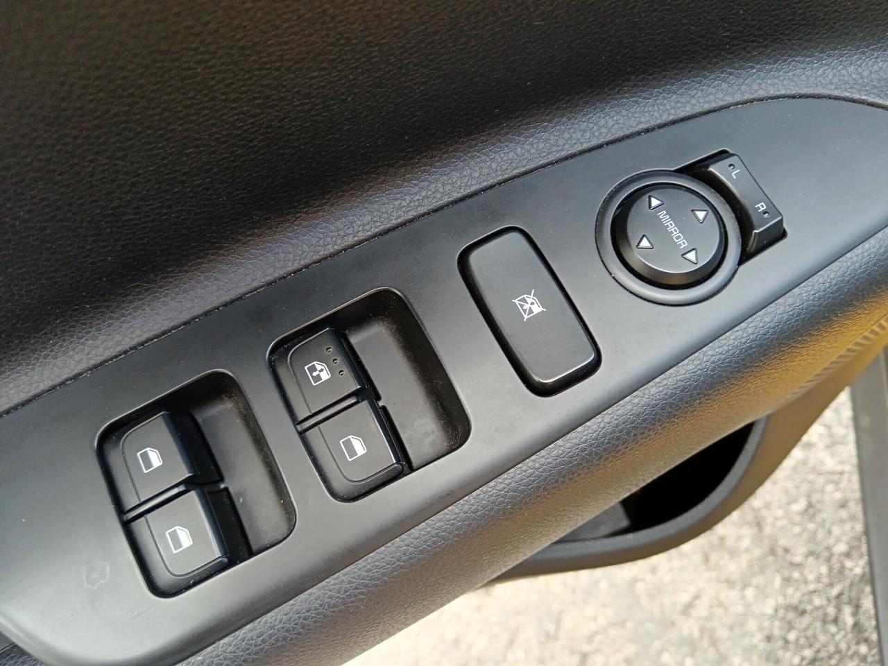 Kia Stonic 1.2 DPI 84CV GARANZIA FINO AL 2029