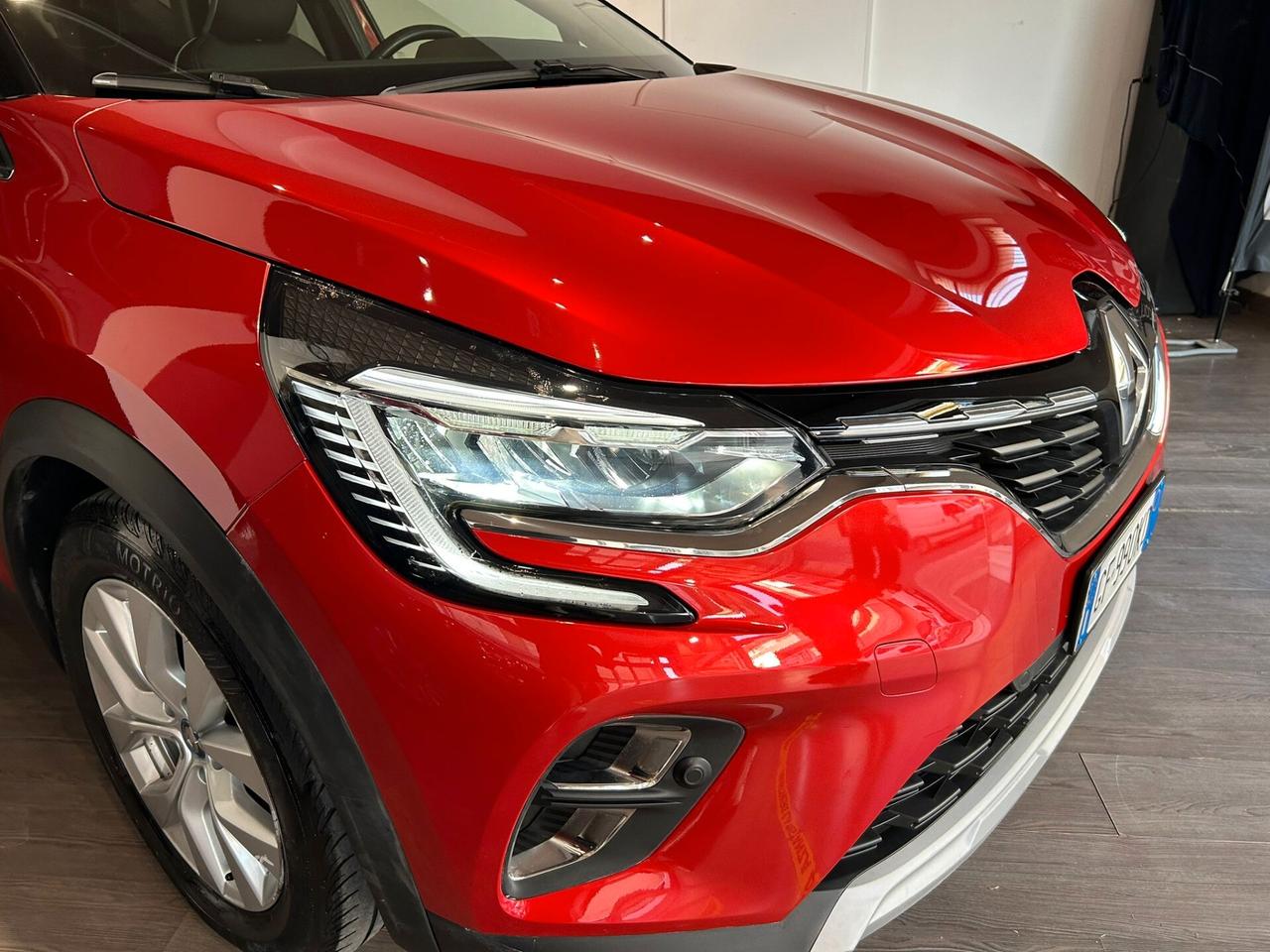 Renault Captur 1.6 E-tech Hybrid Initiale Paris NEOPATENTATI