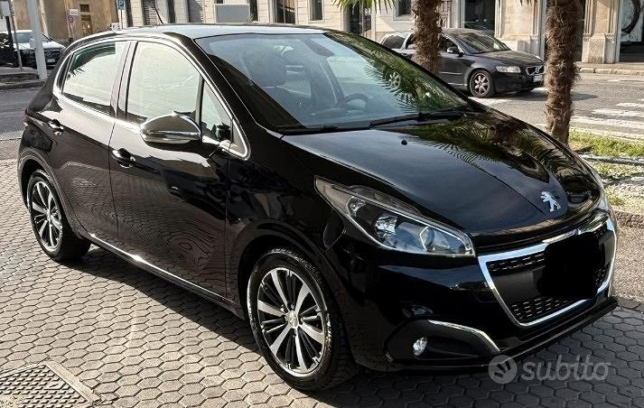 Peugeot 208 1.0 Puretech CV 82 5 porte allure