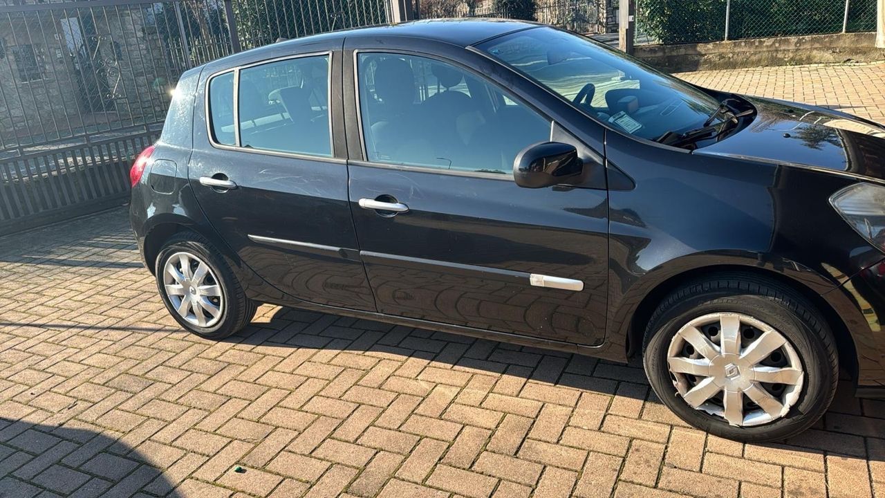 Renault Clio 2011 photo 5