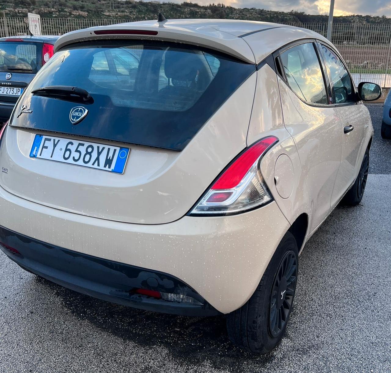 Lancia Ypsilon 1.0 TwinAir 5 porte Ecochic Elefantino