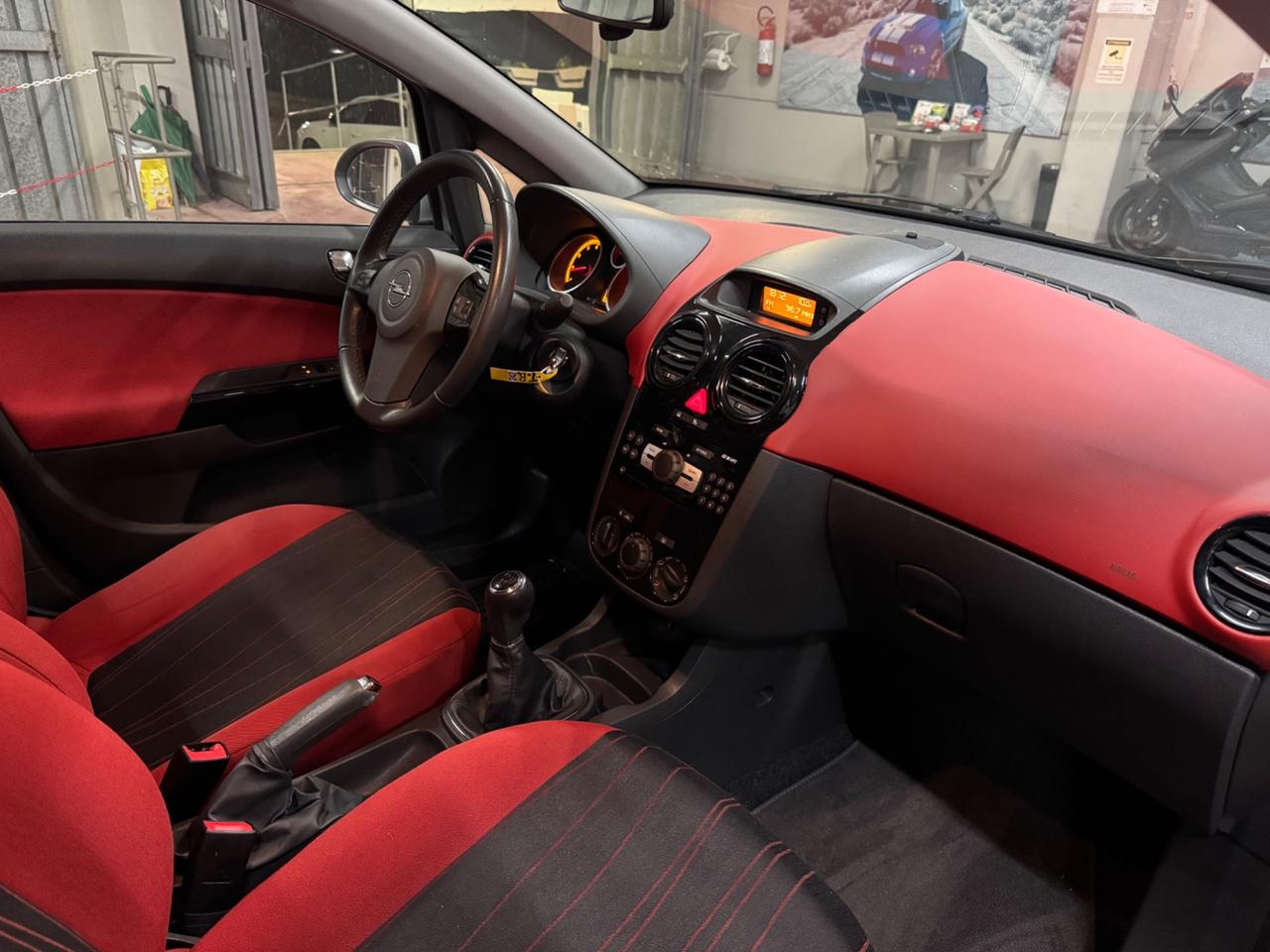 Opel Corsa 1.2 5 porte edition