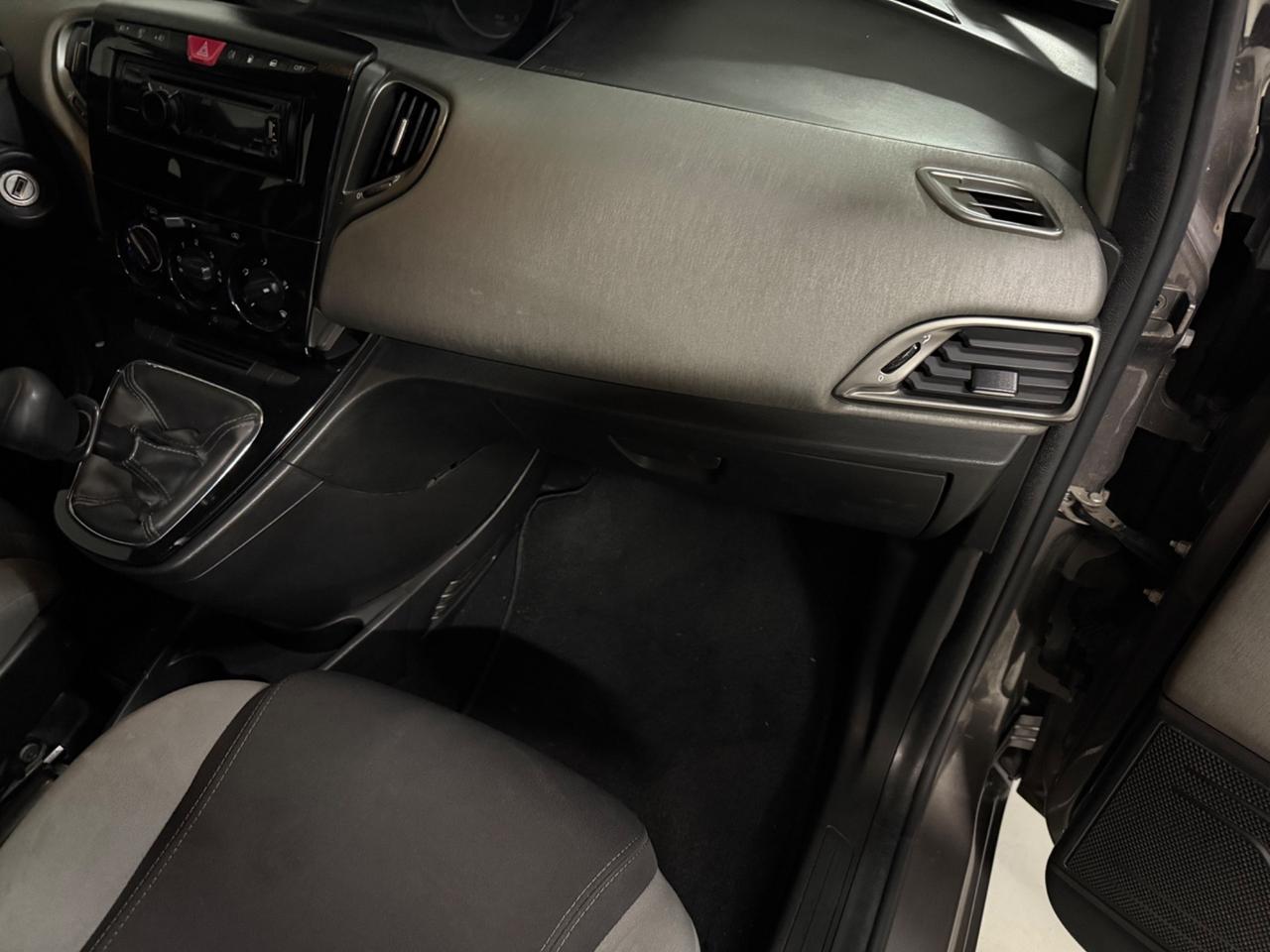 Lancia Ypsilon 1.2 69 CV 5 porte GPL Ecochic Silver