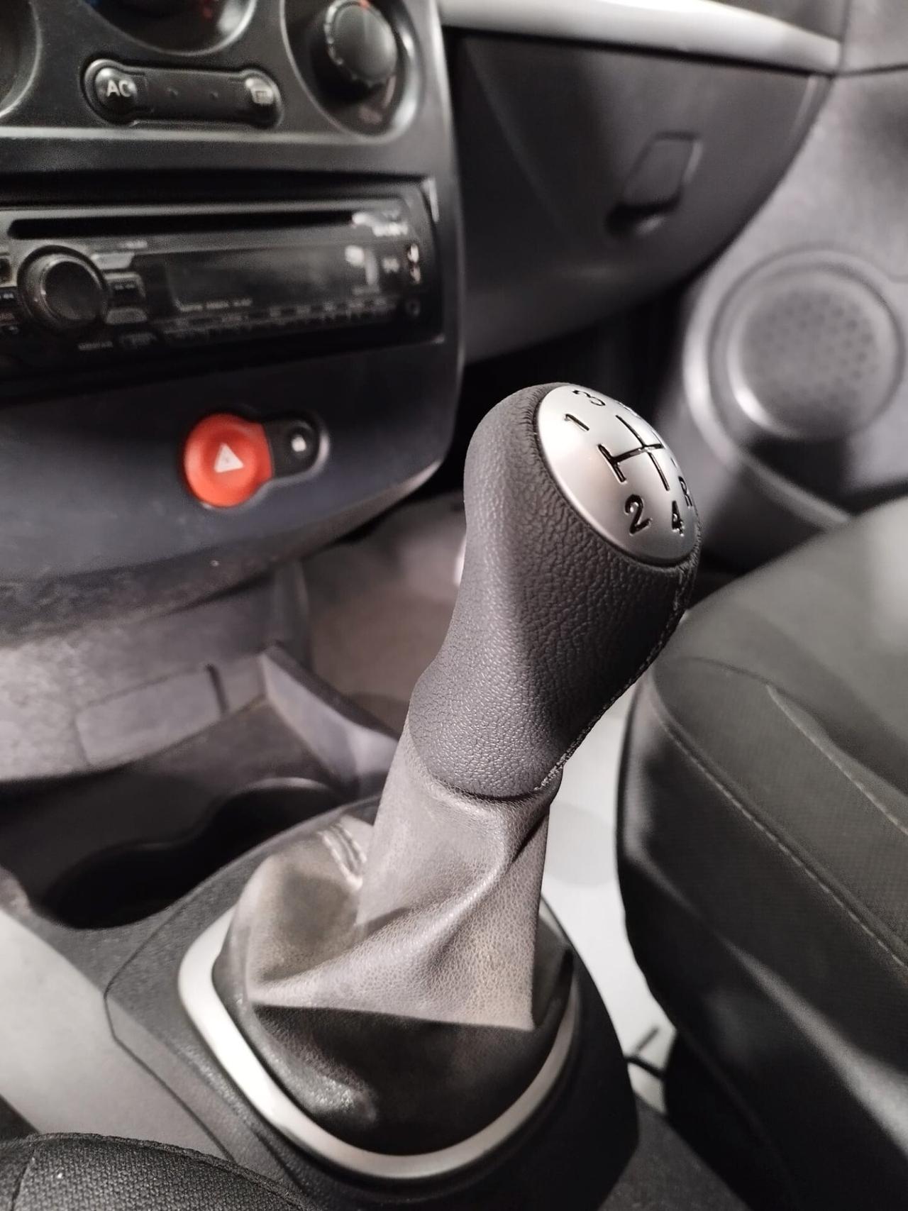 Renault Clio 1.2 16V 3 porte Confort NEOPATENTATI