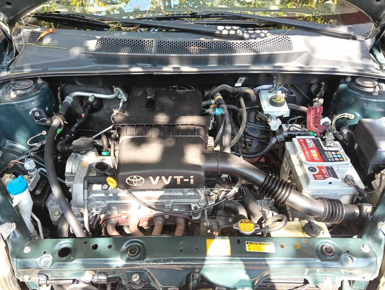 Toyota Yaris 1.0i 16V cat 5 porte Sol