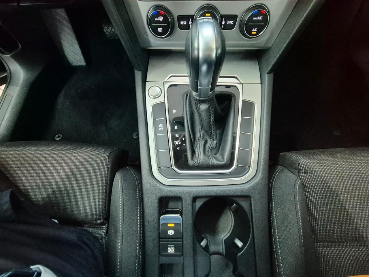 Volkswagen Passat Variant 1.6 TDI SCR DSG Business BMT