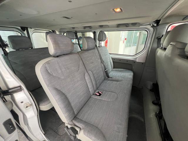 RENAULT Trafic T29 2.0 dCi/115 PL-TN Passenger Confort - 9 POSTI