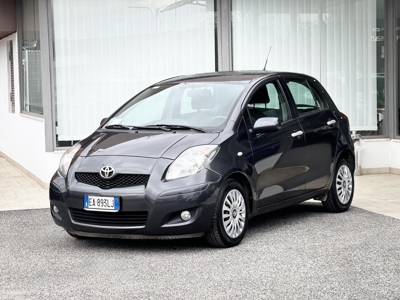 Toyota Yaris 1.3 Benzina 100CV E4 Neo - 2010