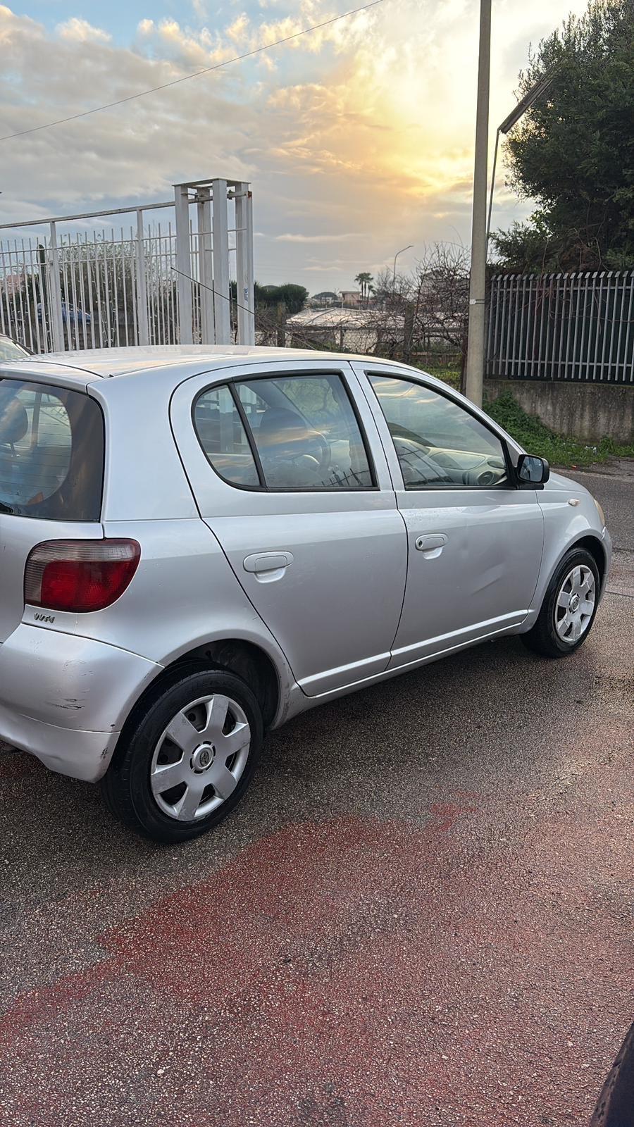 Toyota Yaris 1.0i 16V cat 5 porte