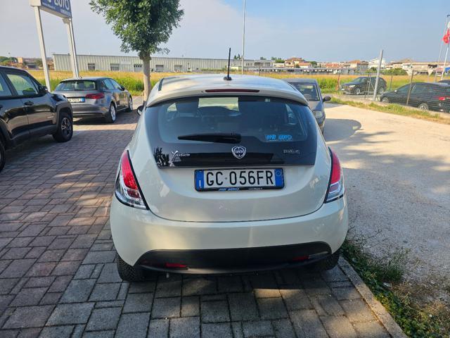 LANCIA Ypsilon 1.0 FireFly 5 porte S&S Hybrid Ecochic Silver