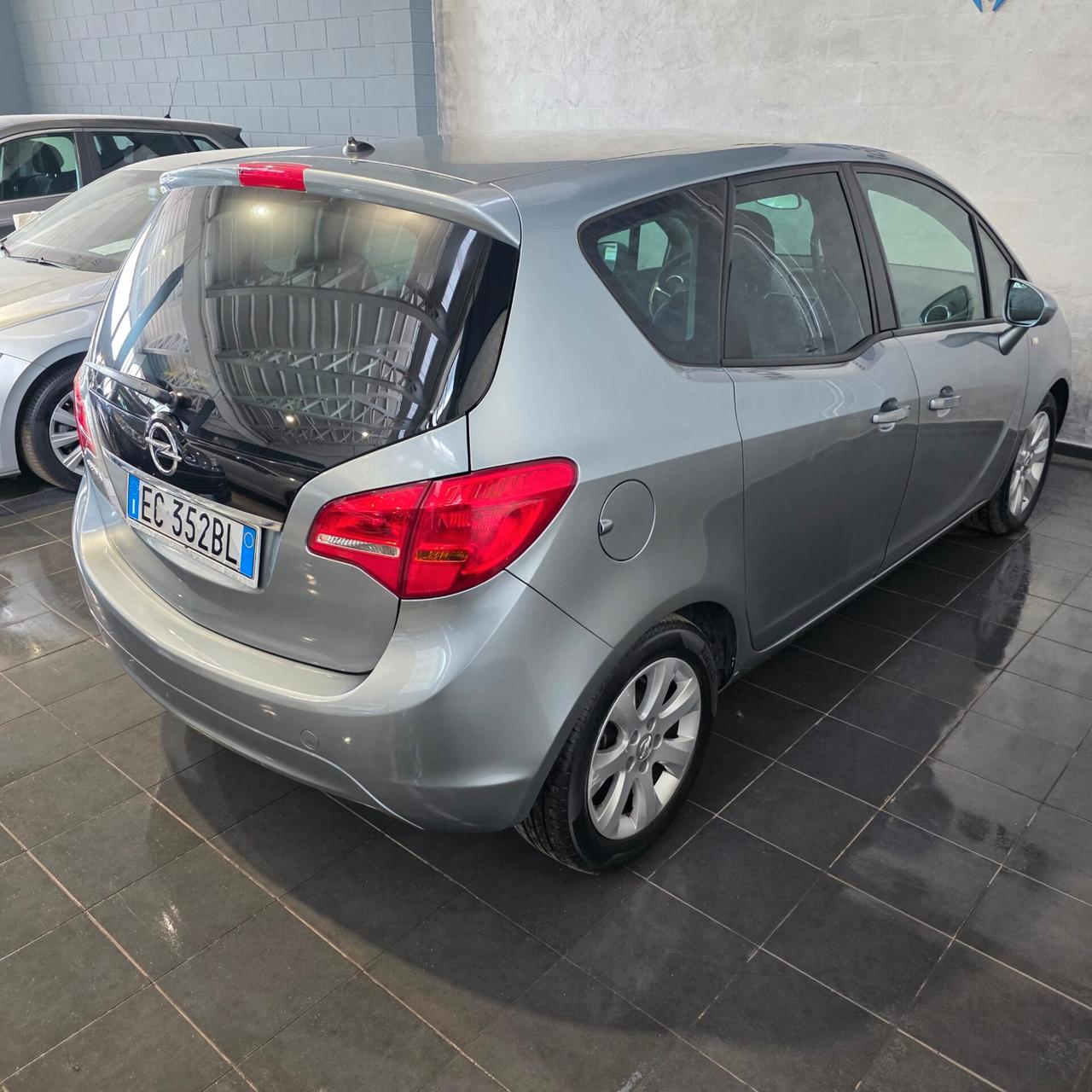 Opel Meriva 1.4 BENZINA NEOPATENTATI