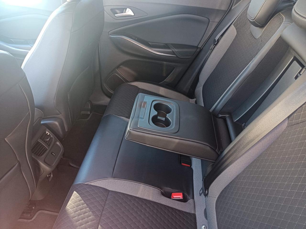 Opel Grandland X 1.6 Hybrid Plug-in aut. AWD Design Line