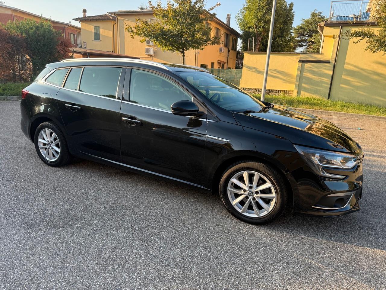 Renault Megane Sporter 1.5 dci - NAV. - 12 MESI DI GARANZIA -