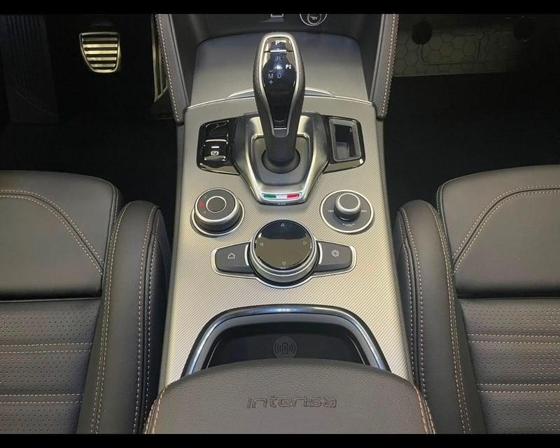 Alfa Romeo Stelvio 2023 2.2 t Intensa Q4 210cv auto