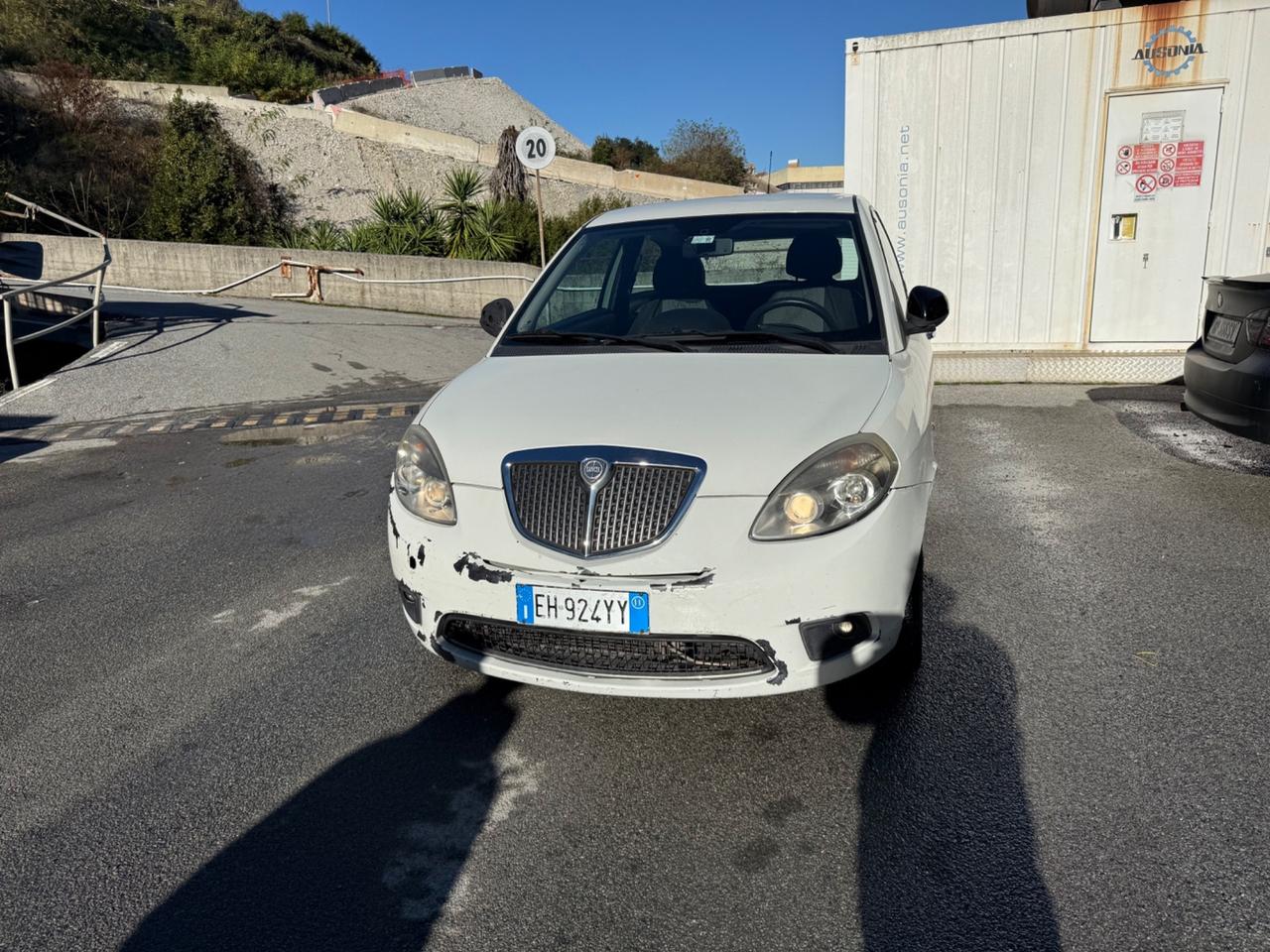 Lancia Ypsilon 1.3 MJT 75 CV Unyca