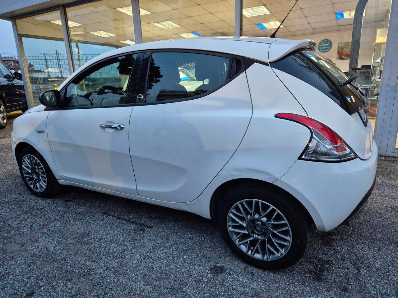 Lancia Ypsilon 1.2 69 CV 5 porte GPL Ecochic Silver