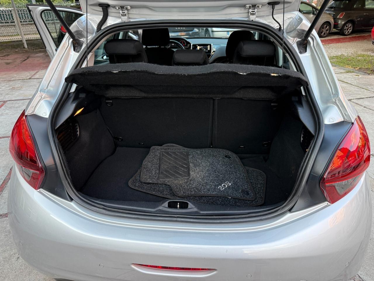 Peugeot 208 BlueHDi 100 5 porte Allure per neopatentati