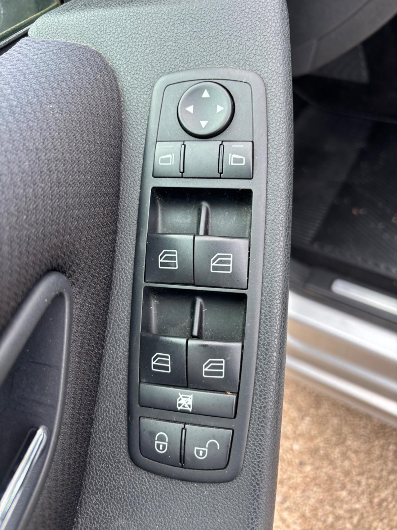 MERCEDES CLASSE-A150 AVANTGARDE 45.000KM