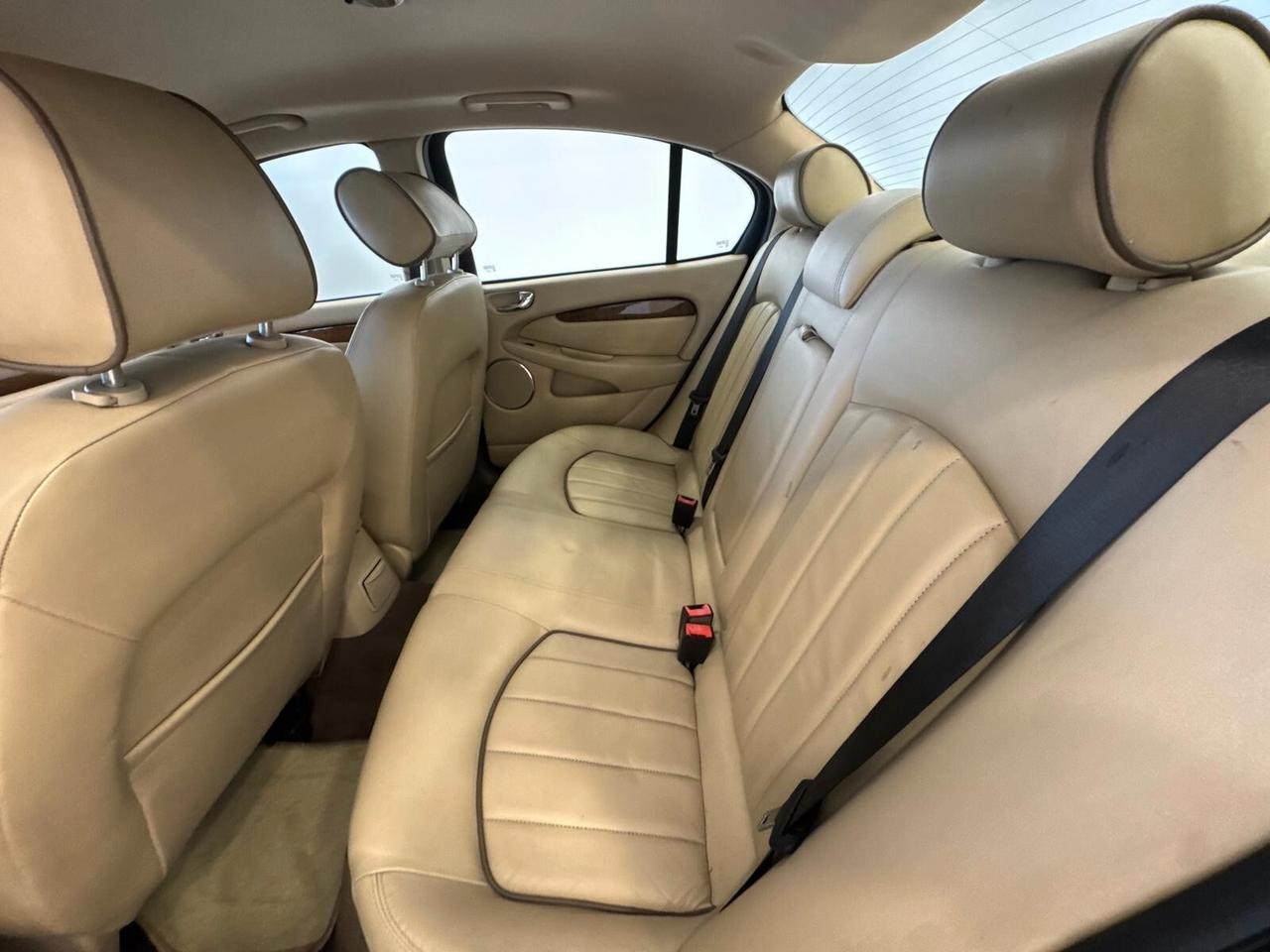 Jaguar X-Type 2.2D cat Executive 2007